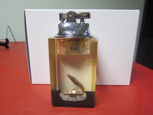 Vtg lucite pearl - , w/pearl