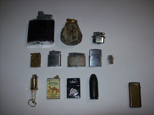 Vintage lighter lot table - lighter, (table
