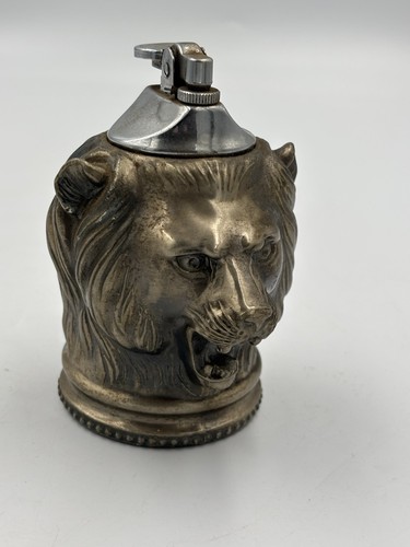 Vintage roaring lion head - roaring,